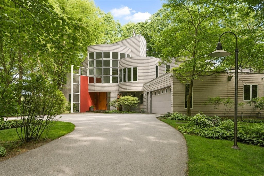 389 River Rd