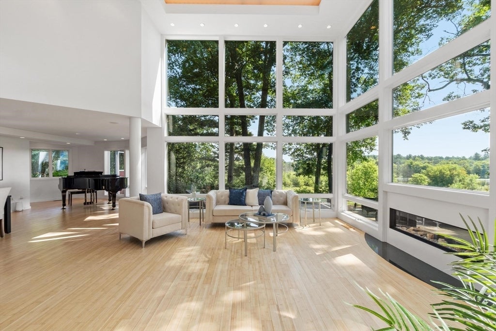 389 River Rd