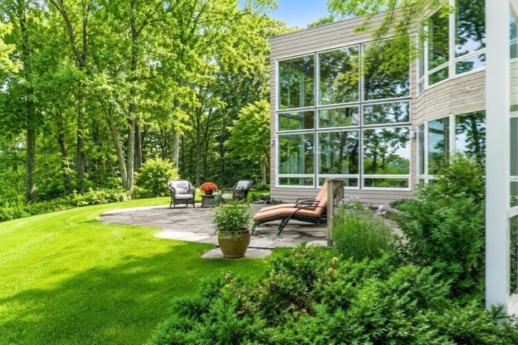 389 River Rd
