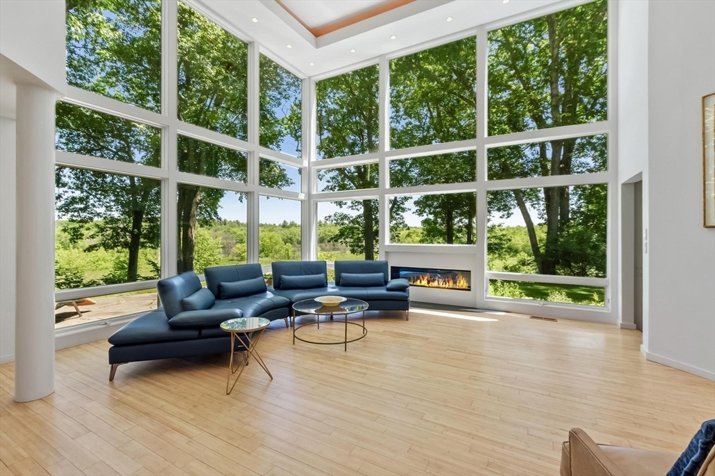 389 River Rd