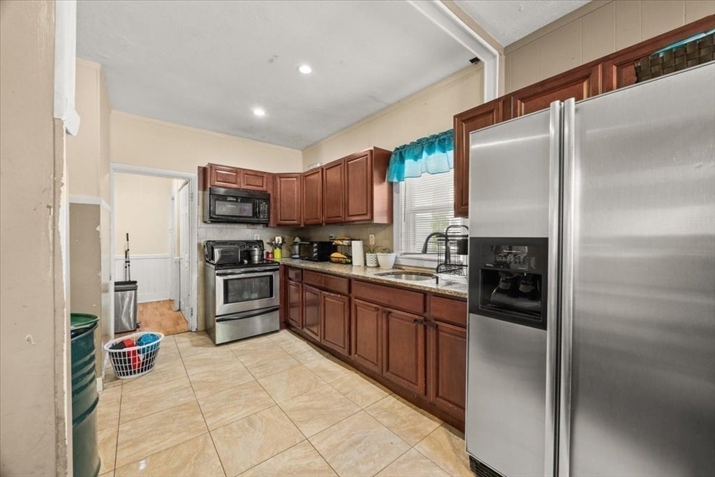 11 Sisson St, Pawtucket, RI, 11 Sisson St, Pawtucket, RI Photo #4