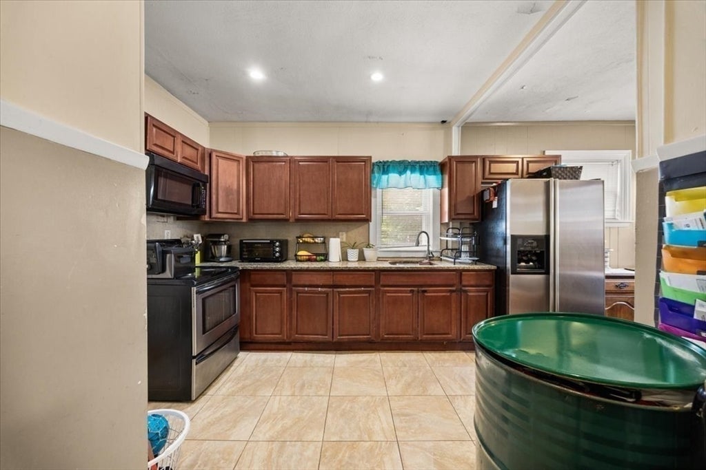 11 Sisson St, Pawtucket, RI, 11 Sisson St, Pawtucket, RI Photo #5