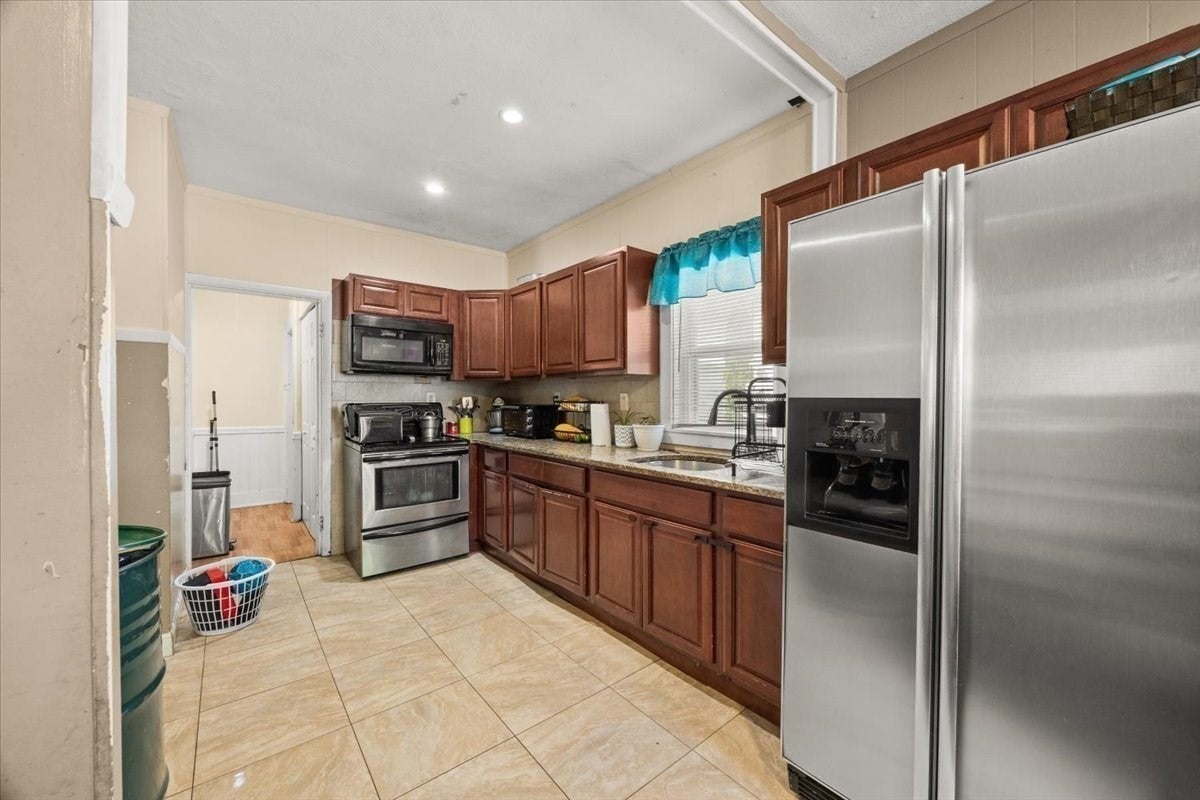 11 Sisson St