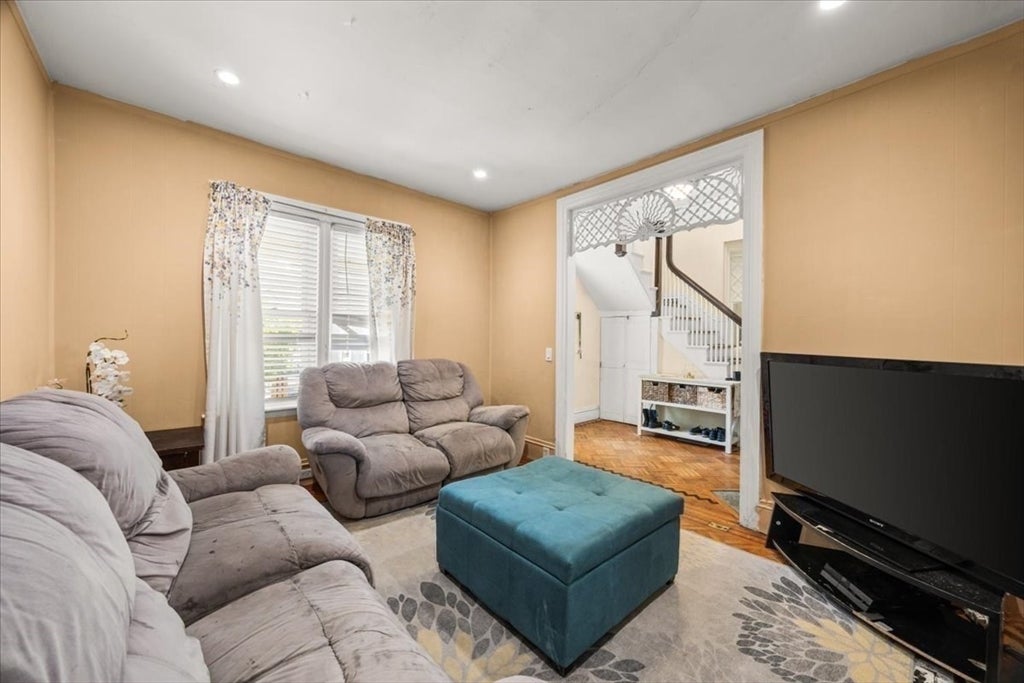 11 Sisson St, Pawtucket, RI, 11 Sisson St, Pawtucket, RI Photo #7