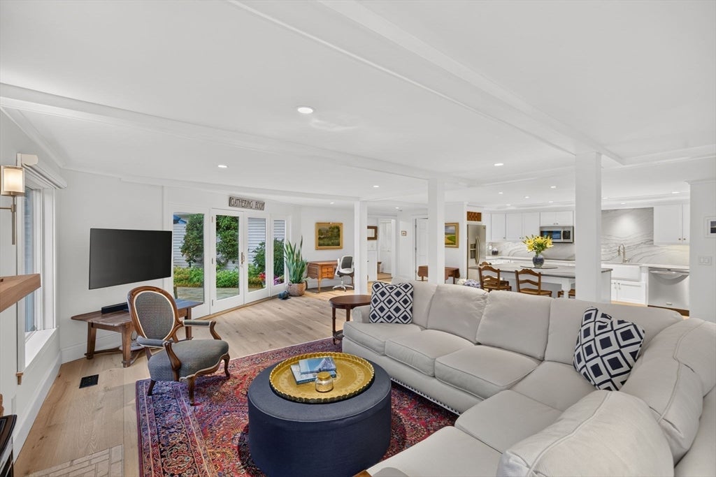 1114 Orleans Rd 8