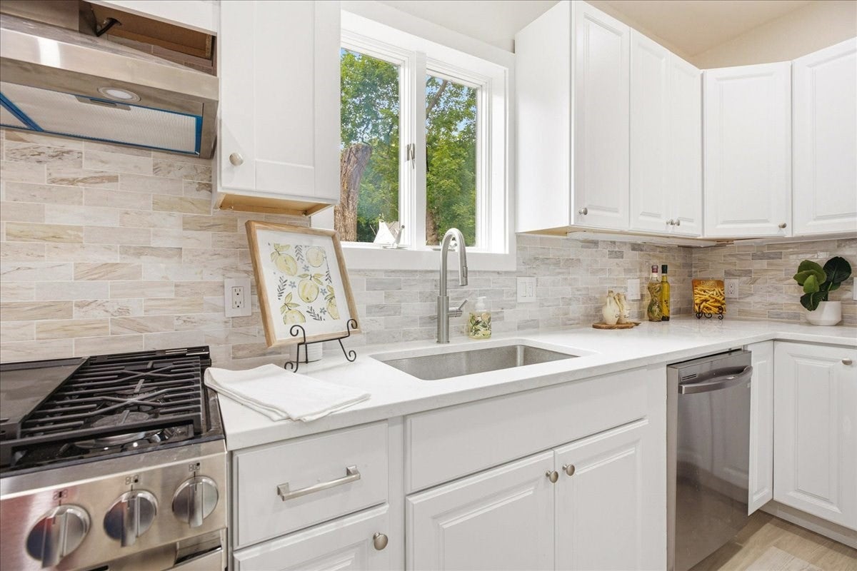 29 Wentworth Ave, Stoughton, MA Photo #15