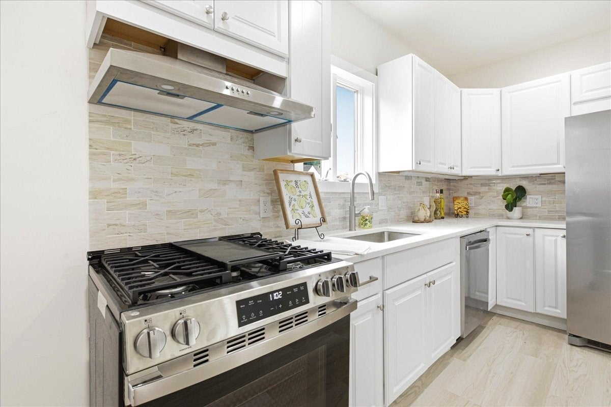 29 Wentworth Ave, Stoughton, MA Photo #17
