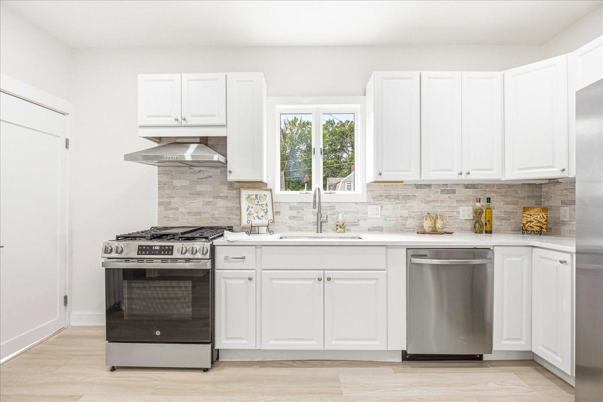 29 Wentworth Ave, Stoughton, MA Photo #11