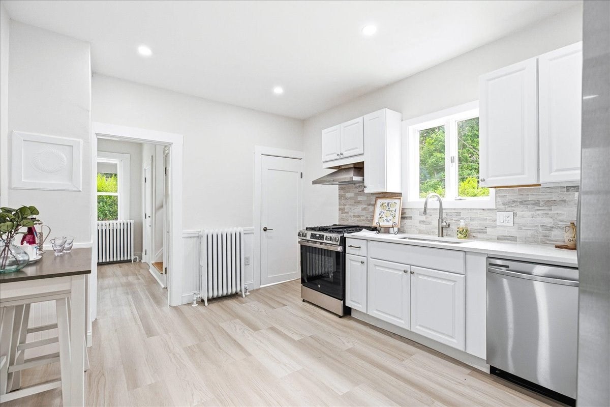 29 Wentworth Ave, Stoughton, MA Photo #9
