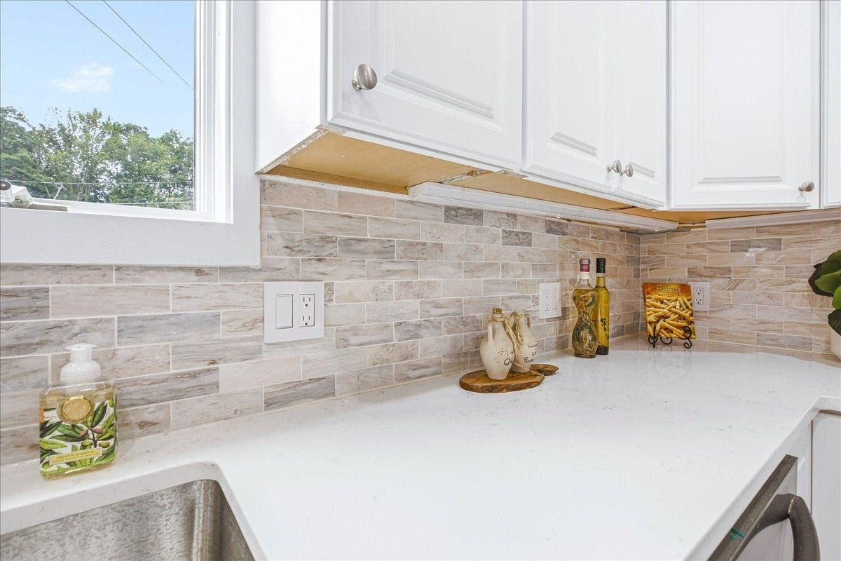 29 Wentworth Ave, Stoughton, MA Photo #16