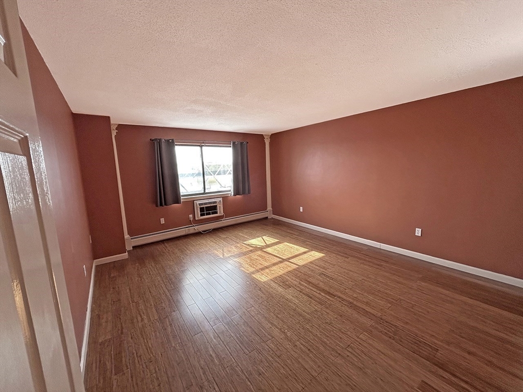 Watertown, Massachusetts 02472, United States, 2 Bedrooms Bedrooms, ,2 BathroomsBathrooms,Residential,Active,197298