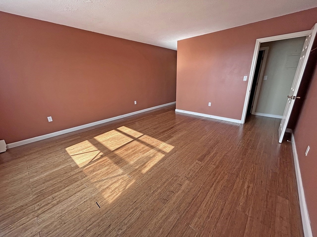 Watertown, Massachusetts 02472, United States, 2 Bedrooms Bedrooms, ,2 BathroomsBathrooms,Residential,Active,197298