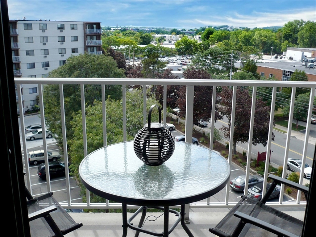 Watertown, Massachusetts 02472, United States, 2 Bedrooms Bedrooms, ,2 BathroomsBathrooms,Residential,Active,197298