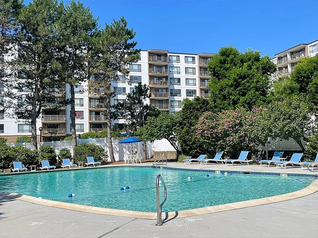 Watertown, Massachusetts 02472, United States, 2 Bedrooms Bedrooms, ,2 BathroomsBathrooms,Residential,Active,197298