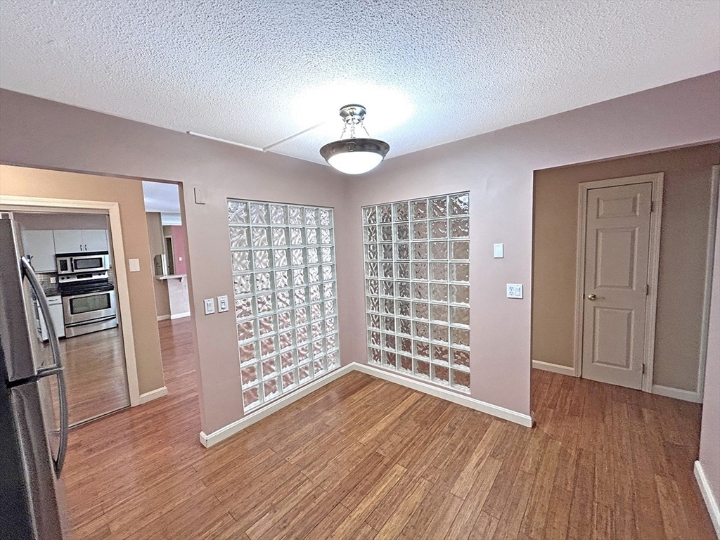 Watertown, Massachusetts 02472, United States, 2 Bedrooms Bedrooms, ,2 BathroomsBathrooms,Residential,Active,197298