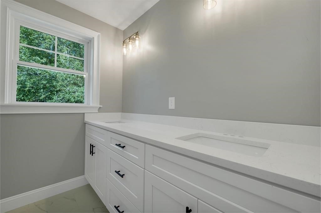 60 Jenkins Rd, Bedford, NH, 60 Jenkins Rd, Bedford, NH Photo #25