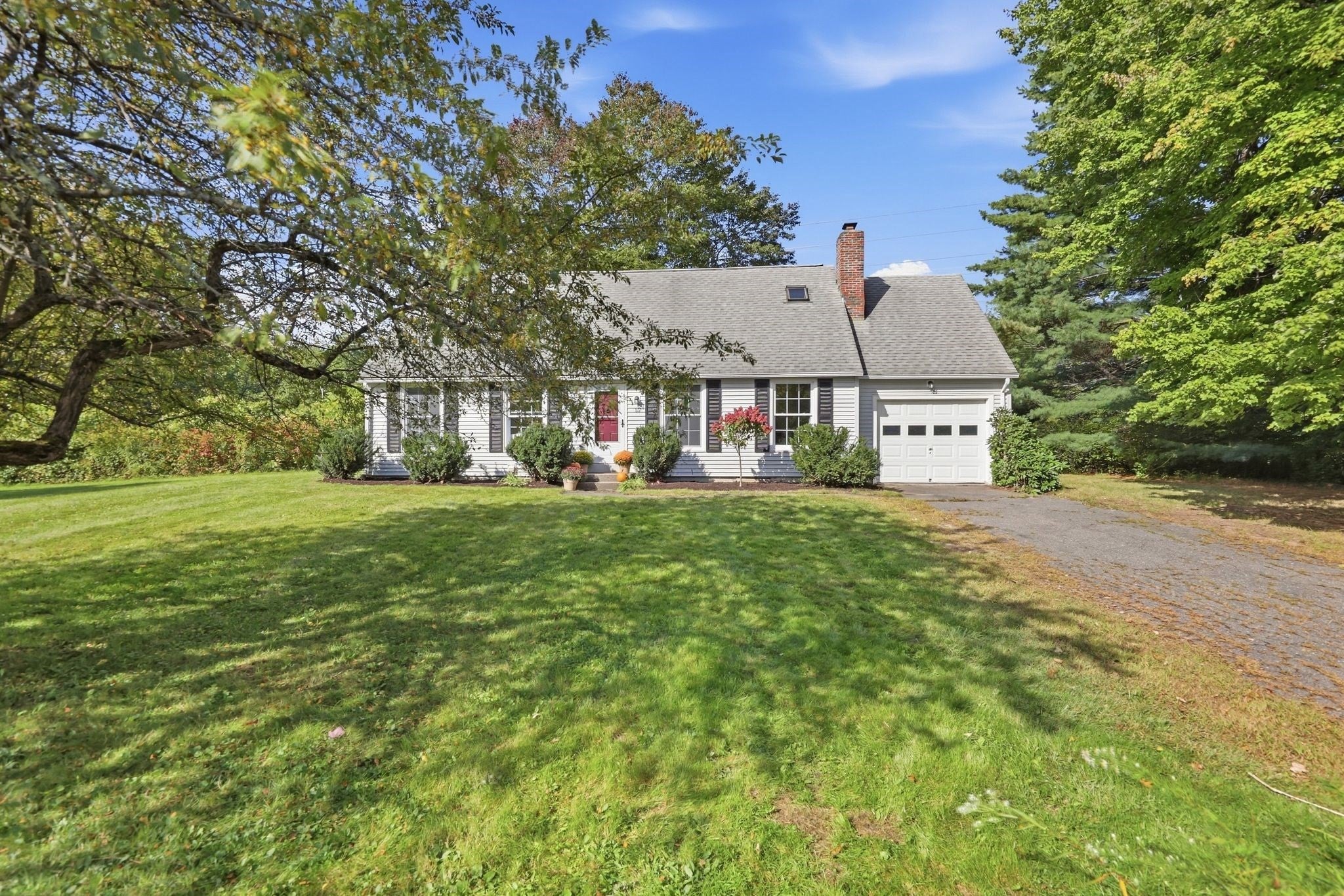 Photo of 15 Surrey Ln, Amherst, MA