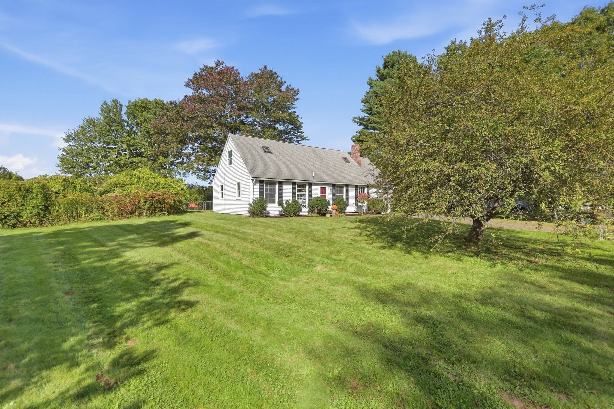15 Surrey Ln, Amherst, MA Photo #2