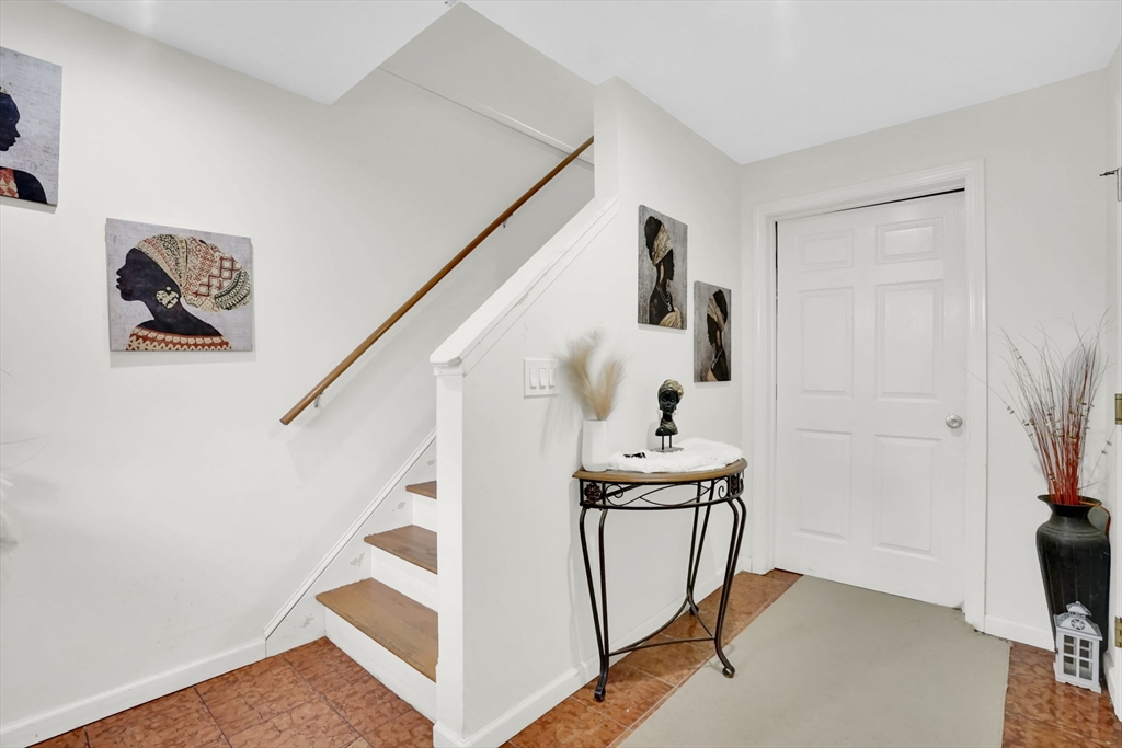 264 E Main St