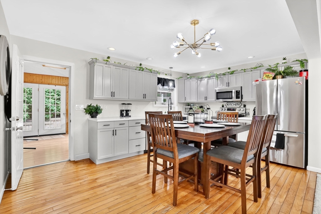 264 E Main St