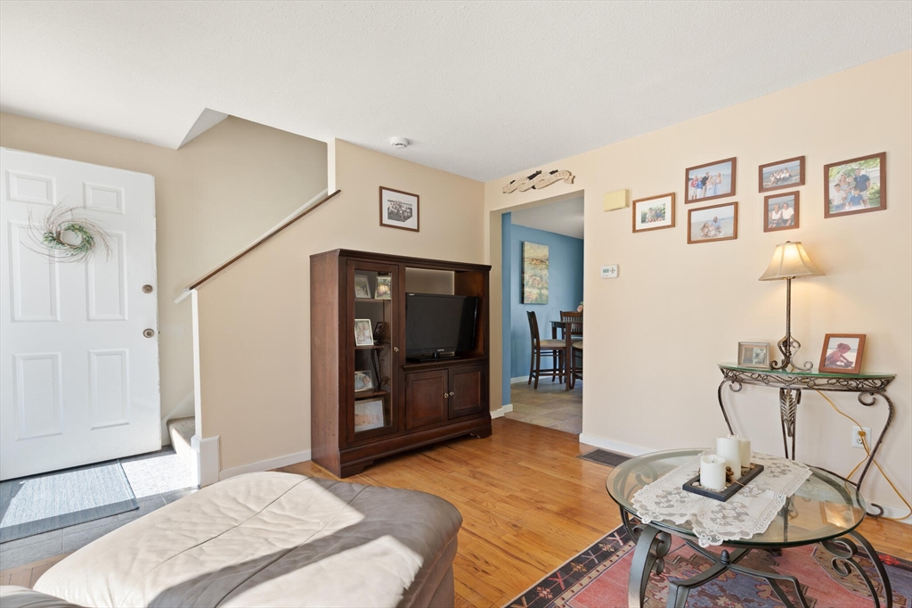 10 Groton Road E4