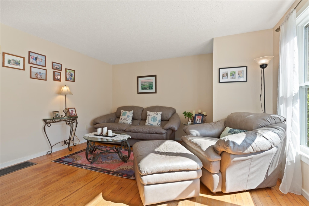 10 Groton Road E4