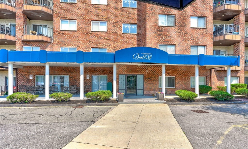 230 Willard St 204