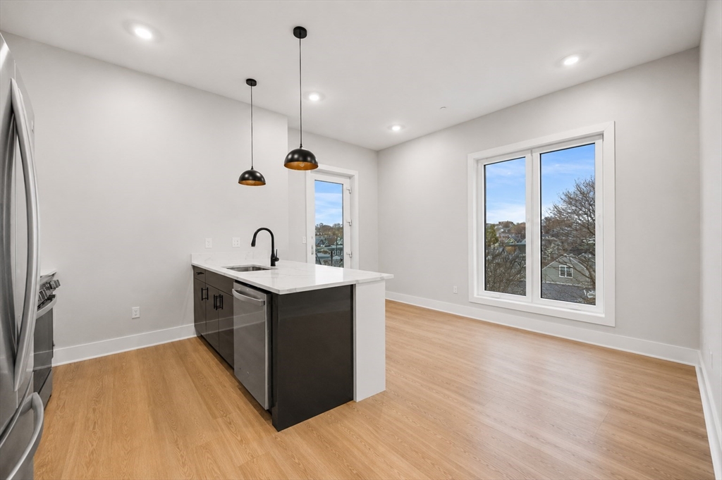 Click for 379 Somerville AVE #10, Somerville, MA slideshow
