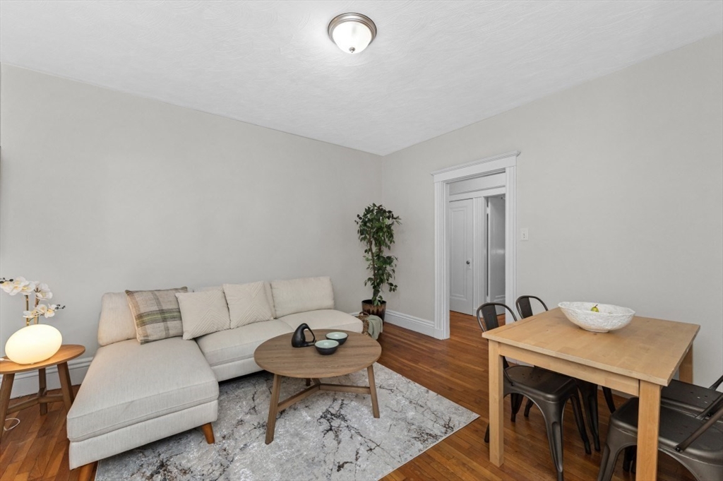 8 Kinross Rd 2