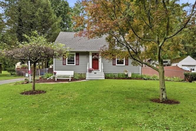 Photo of 386 Parker St, East Longmeadow, MA