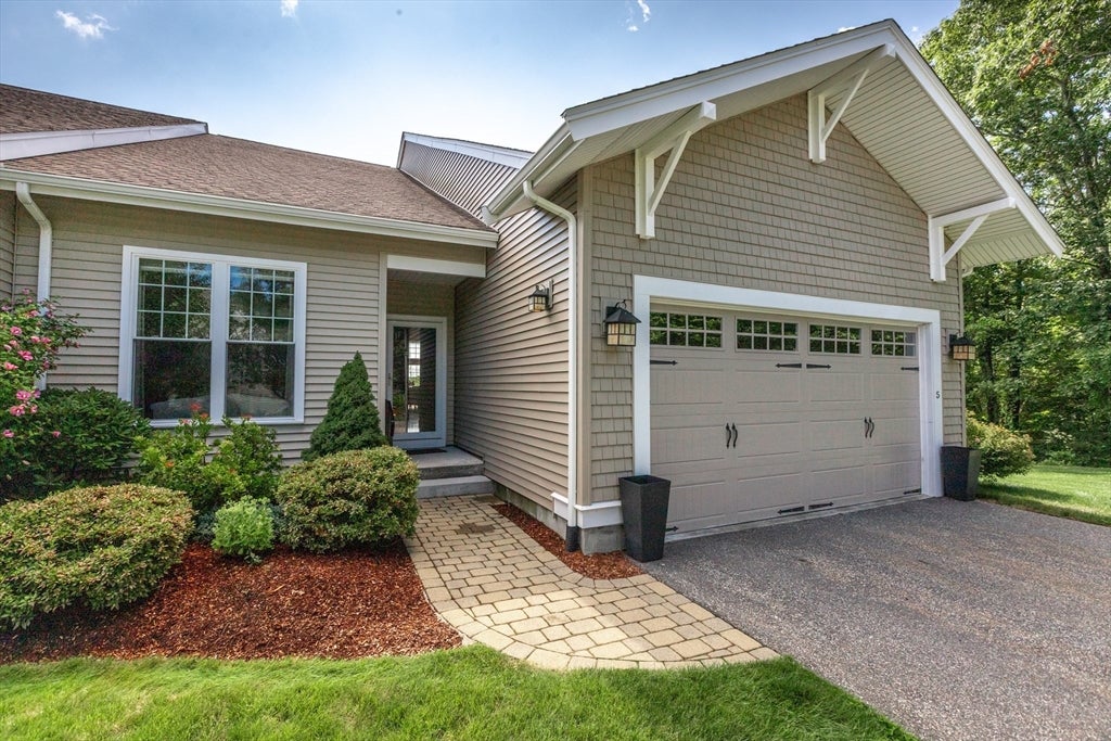 Photo of 5 Thoreau Trl, Milford, MA
