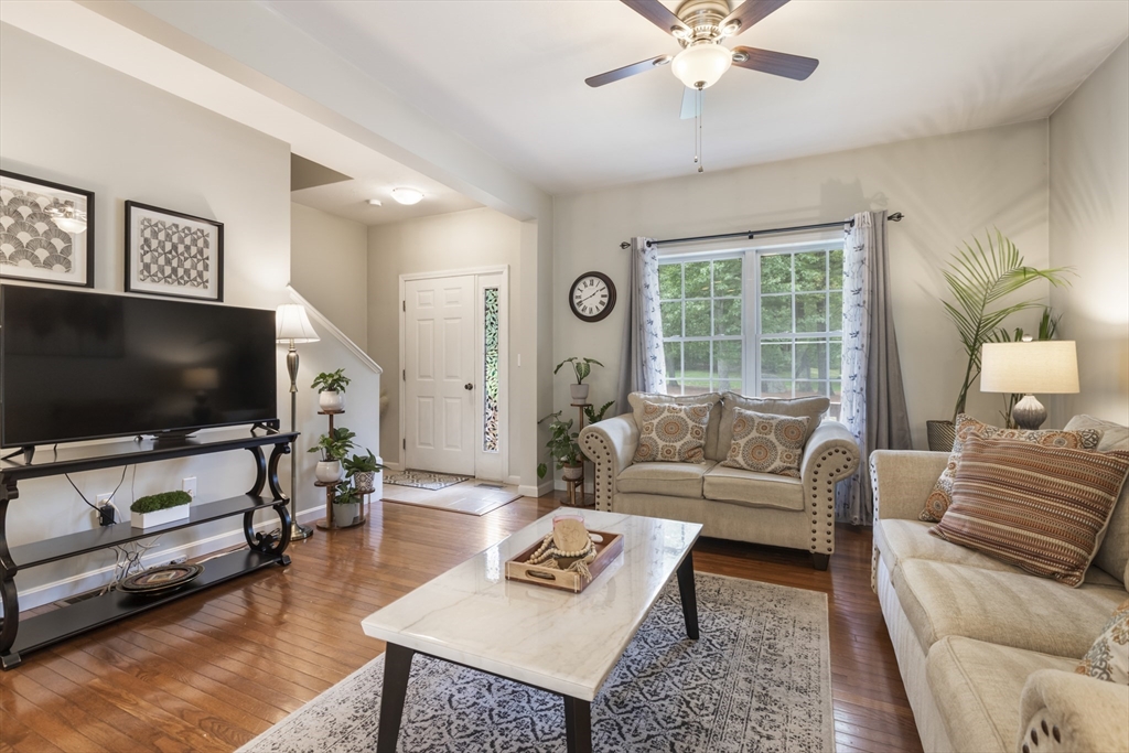 9 Oakes Cir 9