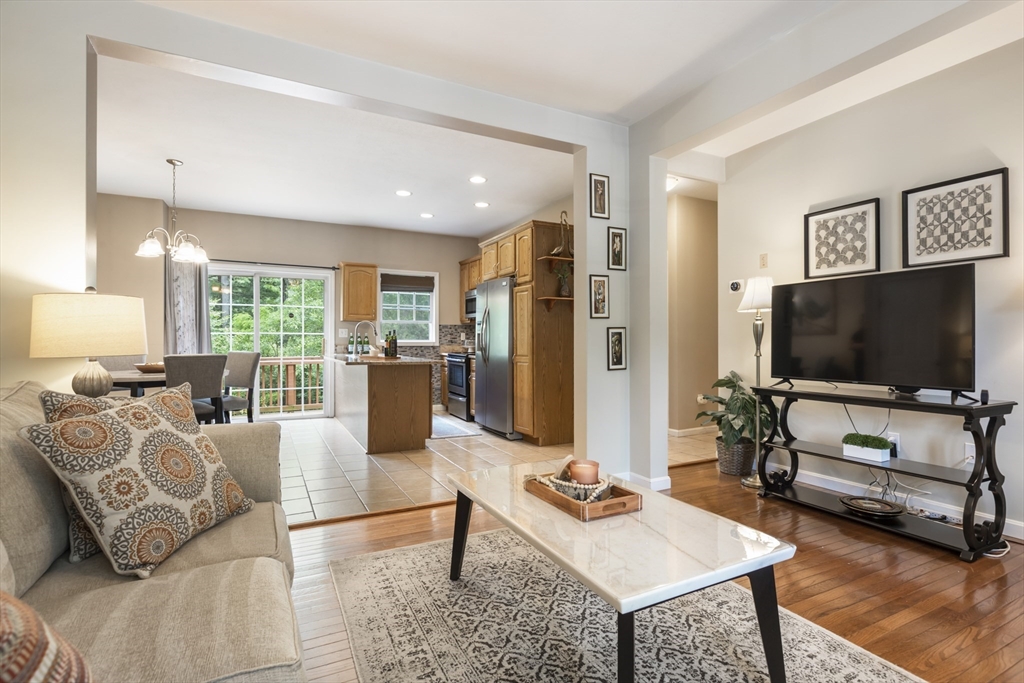 9 Oakes Cir 9