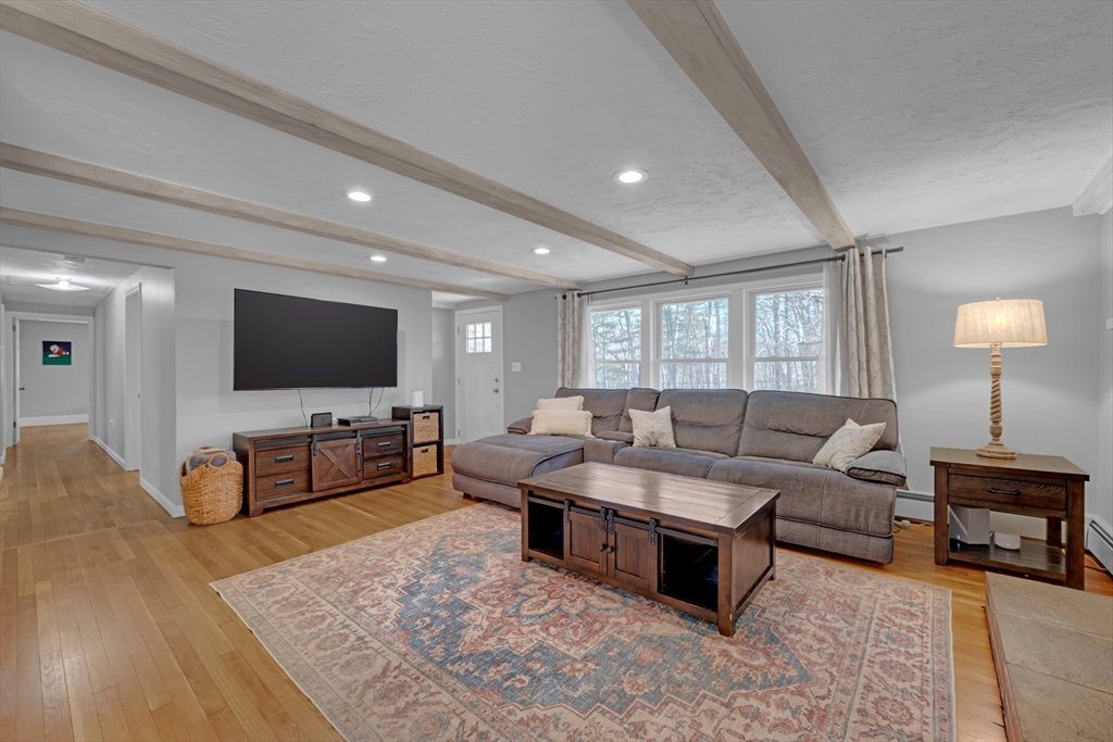 3 Santom St, Auburn, MA Photo #13
