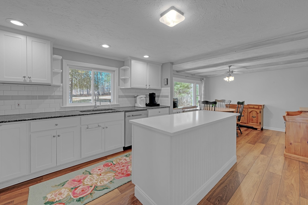3 Santom St, Auburn, MA Photo #10