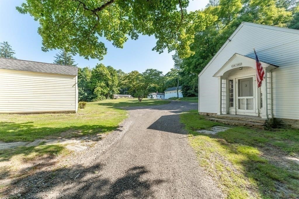 1530 Hartford Pike, Killingly, CT Photo #22