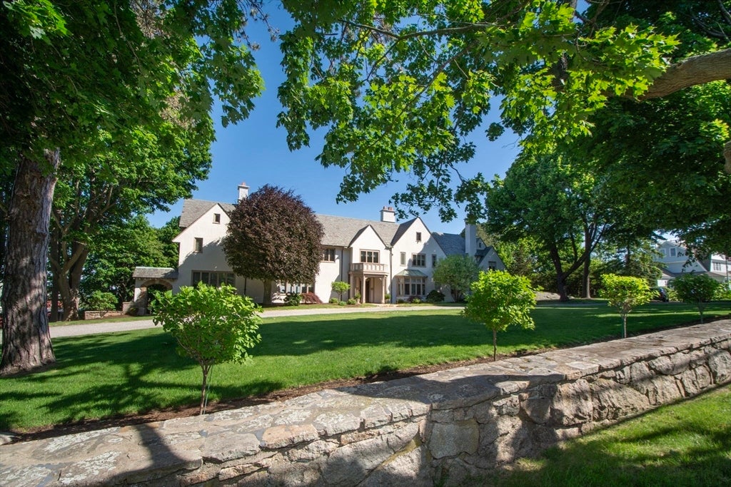 7 Baileys Causeway