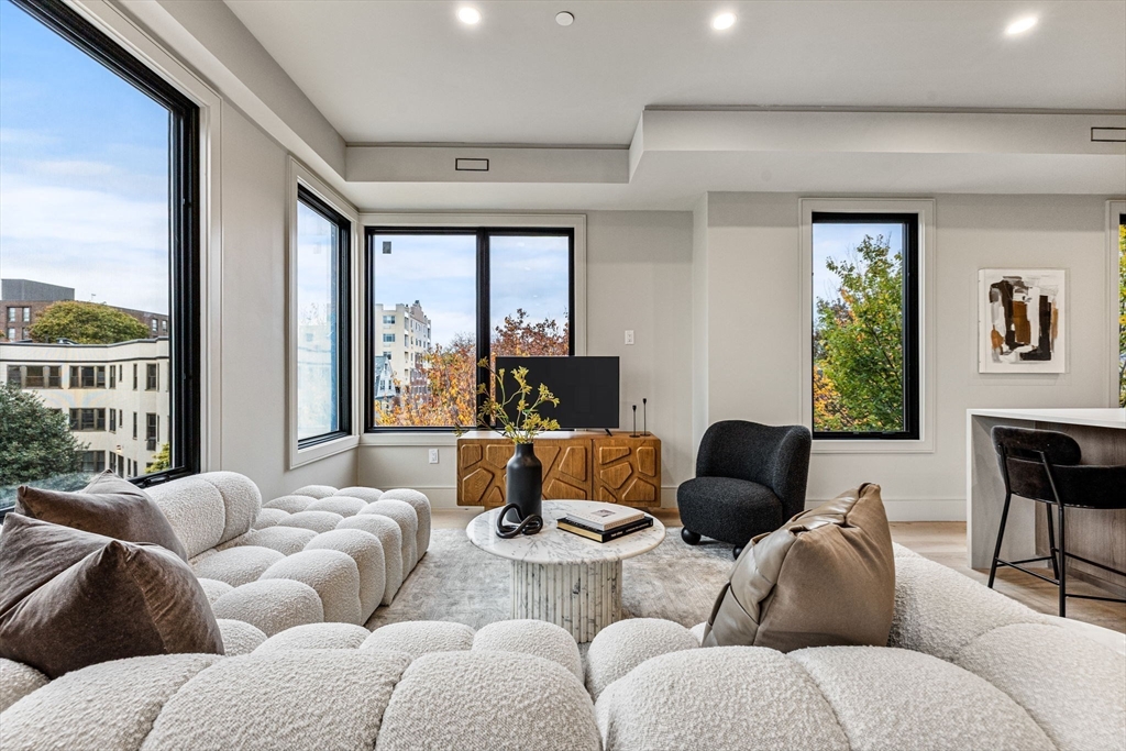 300 Franklin Street 5