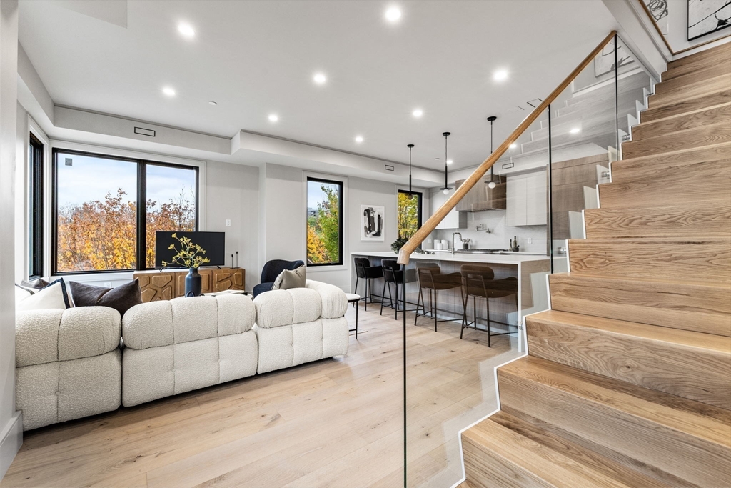 300 Franklin Street 5