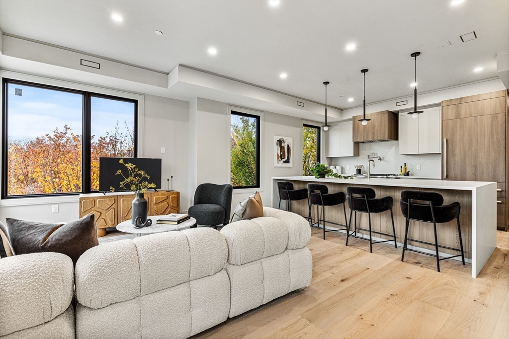 300 Franklin Street 5