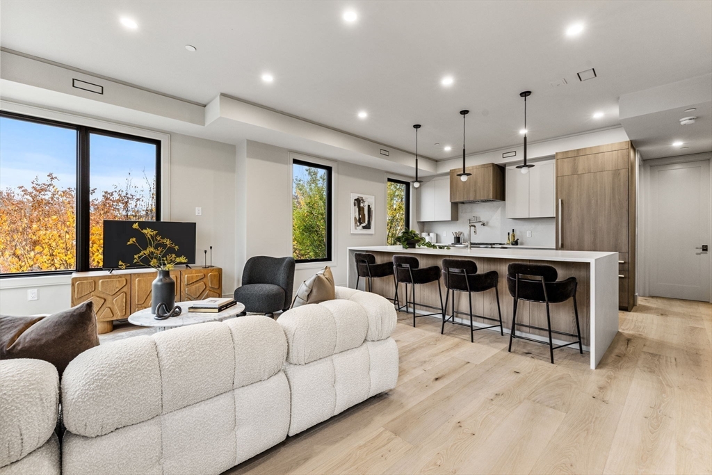 300 Franklin Street 5