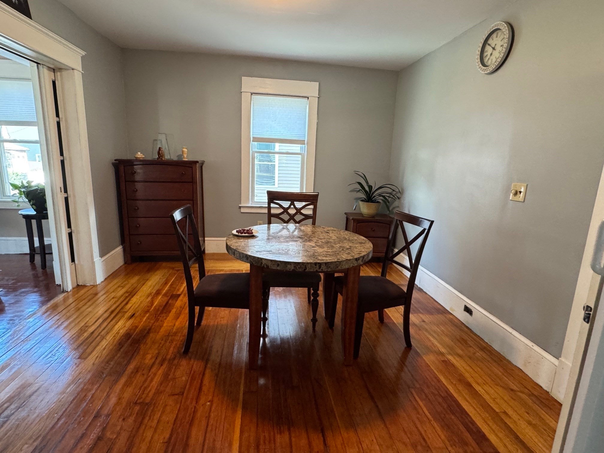 14 Taylor St, Chicopee, MA Photo #8