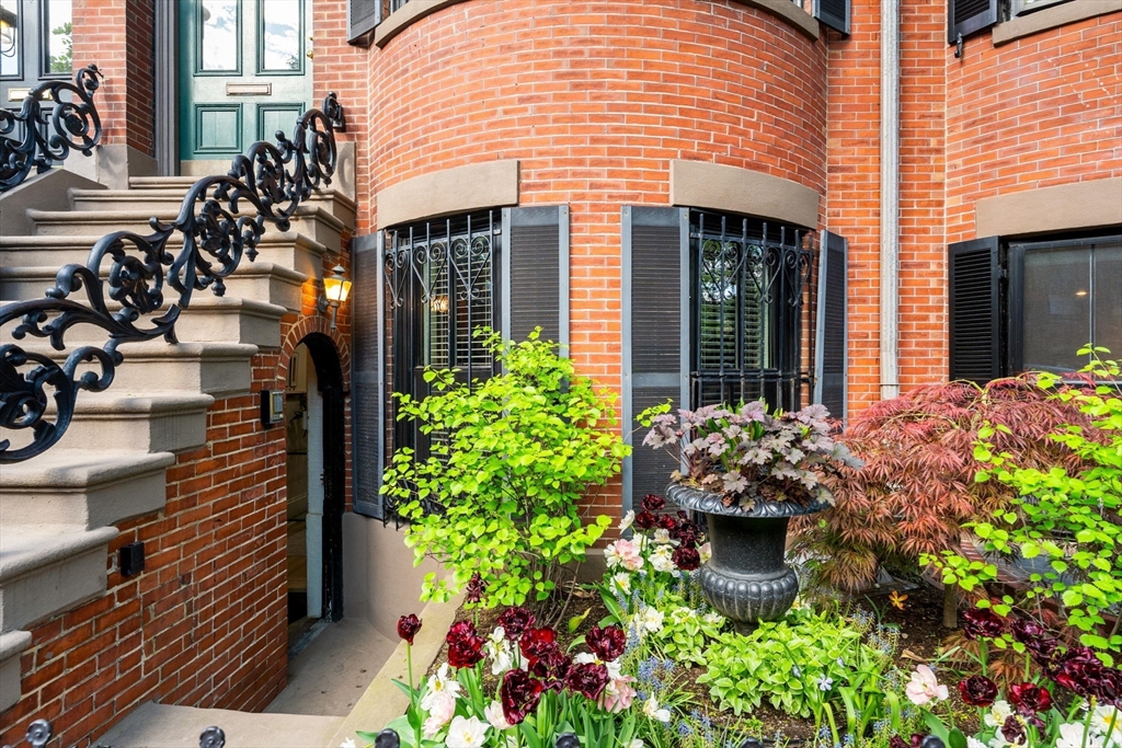 139 West Newton 1