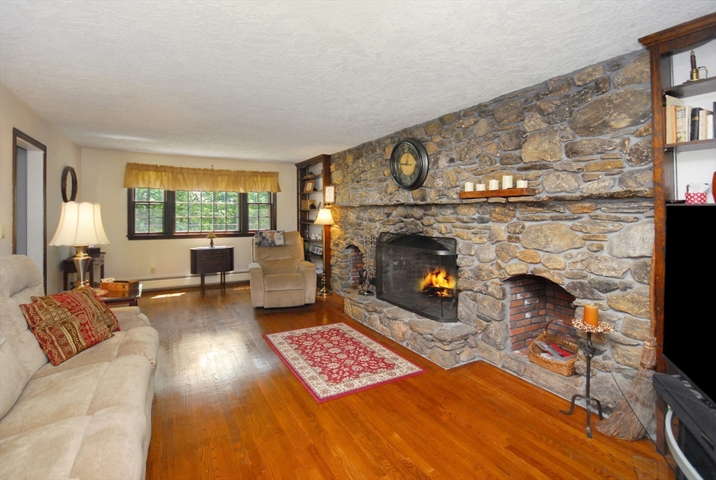 7 Country Ln