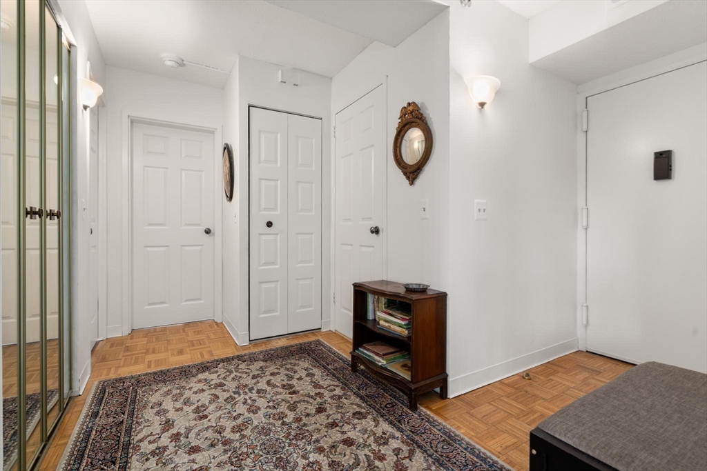 250 Hammond Pond Pkwy 614S