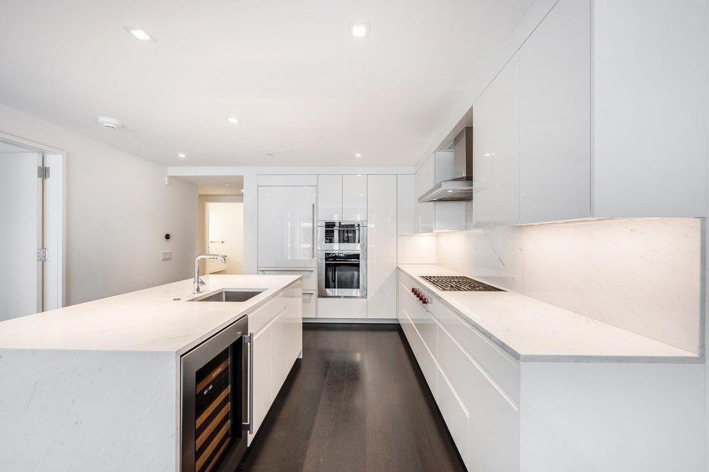 150 Seaport Blvd 17A