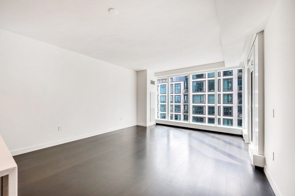 150 Seaport Blvd 17A