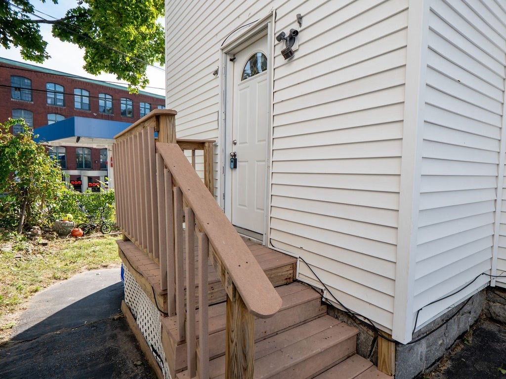 12 Ives St
