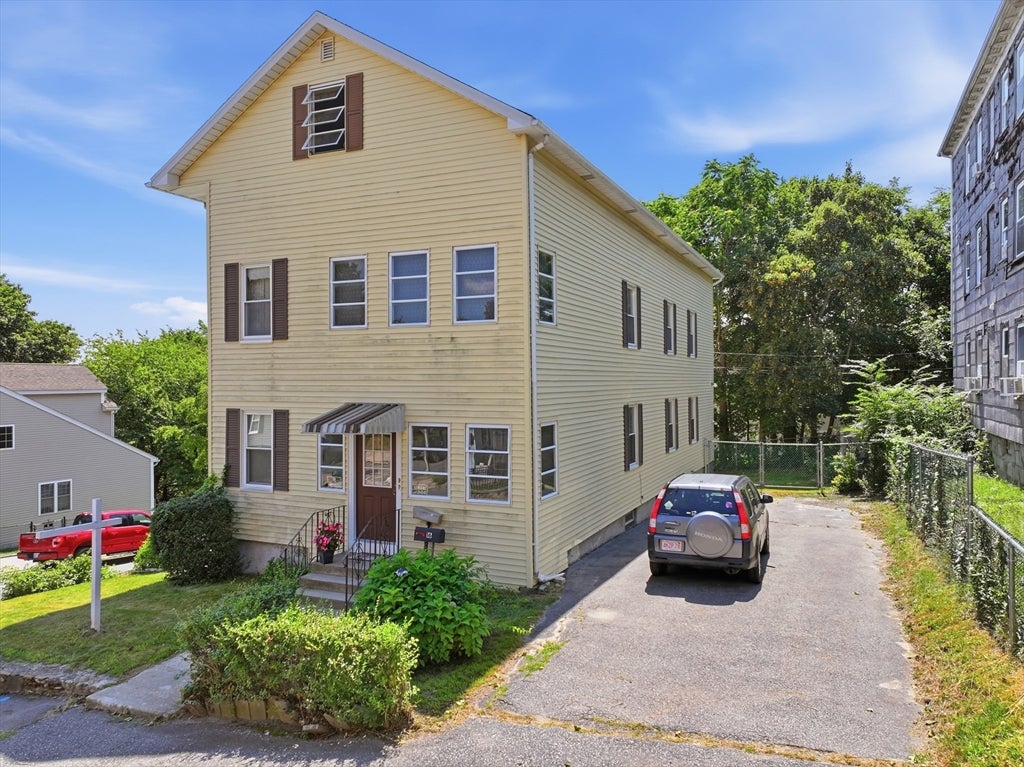 Photo of 16 Dartmouth St, Worcester, MA