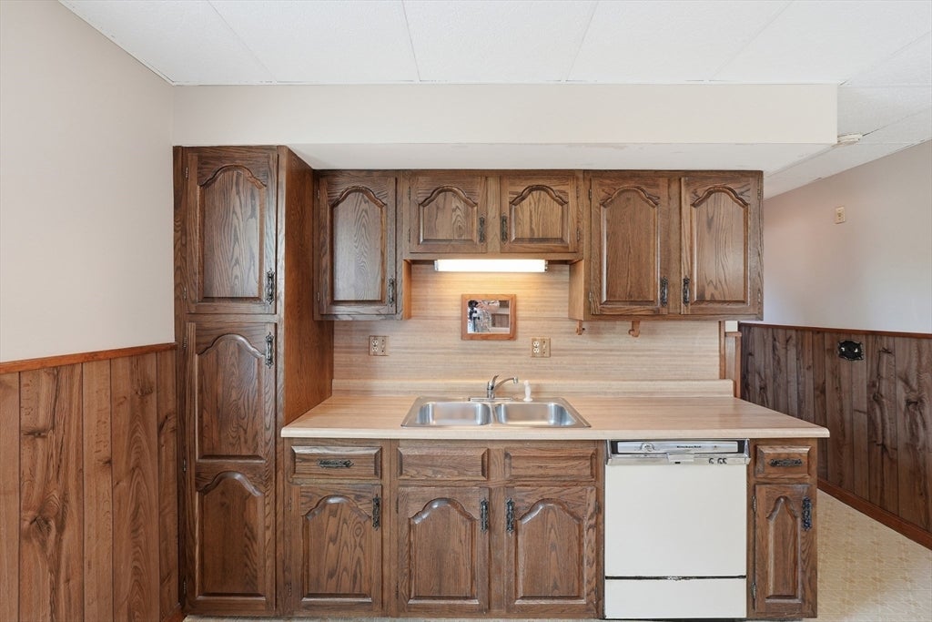 16 Dartmouth St, Worcester, MA, 16 Dartmouth St, Worcester, MA Photo #11